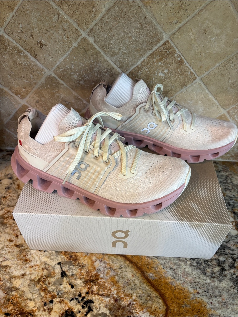 On Running Women's Cloudswift 4 Running Shoes Size 9